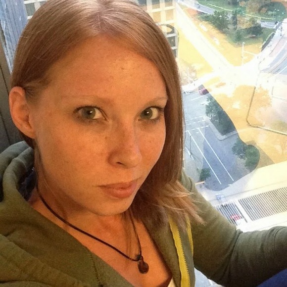 Meet your Posher, Jennifer - Picture 1 of 1